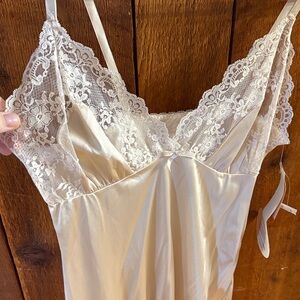 Elegant Lace Trim Satin vintage slip